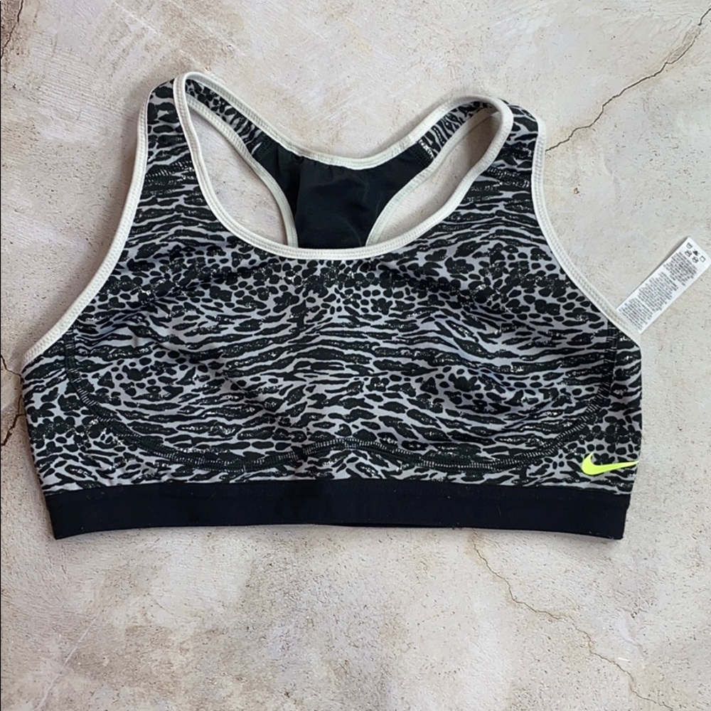 Nike dri fit sport bra size Medium in Leopard